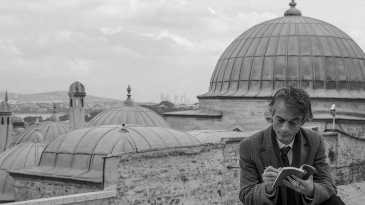 Mehmet Güreli’den yeni film: Dört Köşeli Üçgen